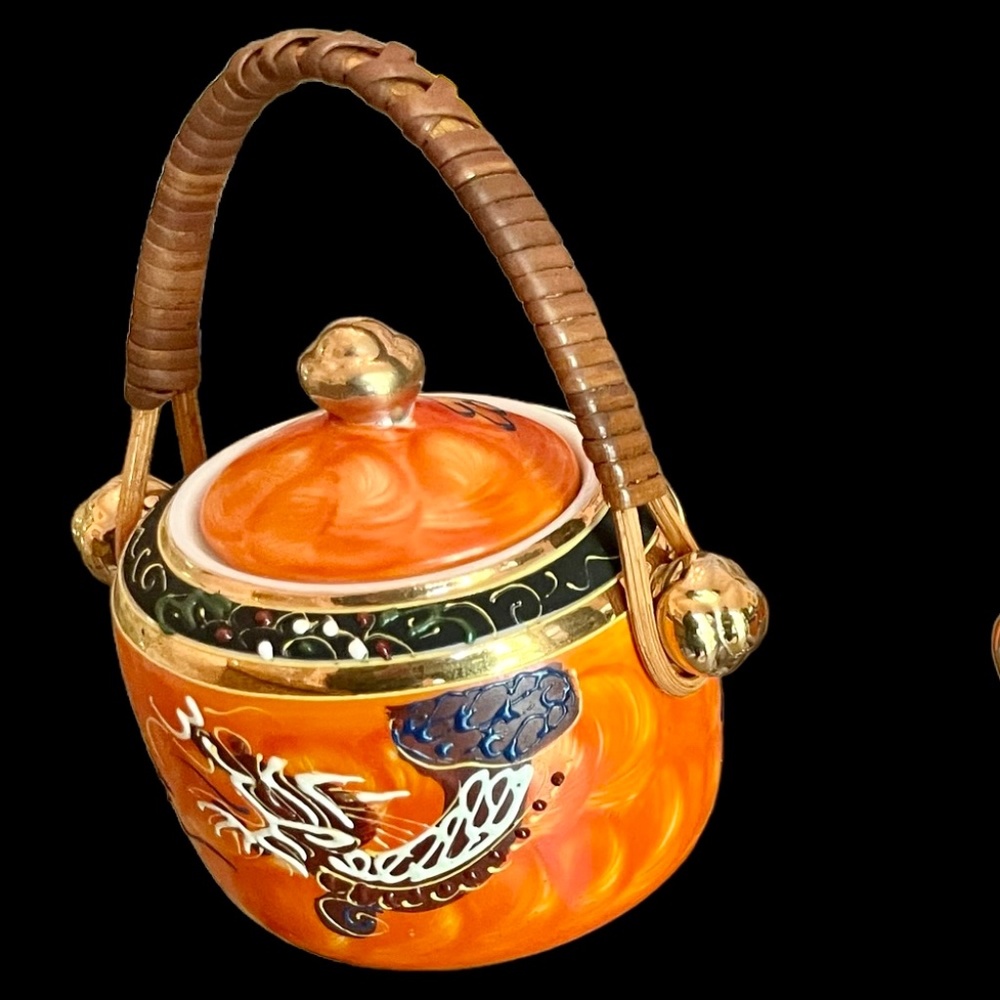 Stunning antique tea/saki set - VERY RARE